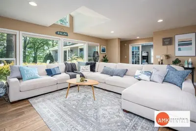 Image de Lakeside Retreat - Waterfront, Quiet Neighborhood