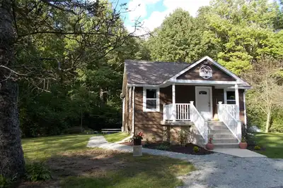 Image de Minutes to 7 Springs and Hidden Valley! Enjoy a Private Firepit and HotTub too!