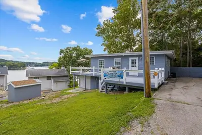 Image de Cool Little Lake House Next To The Party Hot Spots H Toads & Shady Gators & Lake