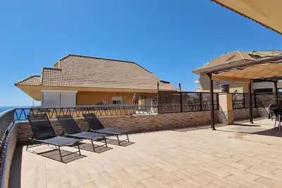 Image de Stunning 2bdr apt seaviews/pool/train Carvajal