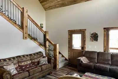 Peaceful Cabin with Beautiful Mountain Views