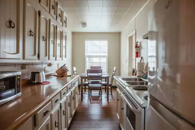 Image de Downtown Two Bedroom, One Bathroom Rental