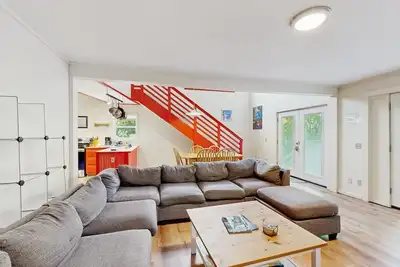 Image de Sunlit cottage next to Acadia - sparkling full kitchen - 1 mile to downtown
