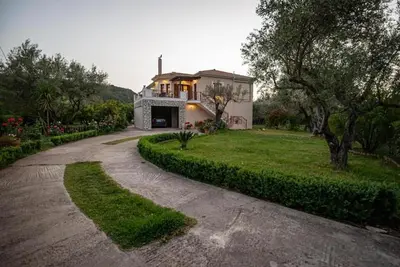 Image de Rustic Luxury Villa - 5min From The Beach.