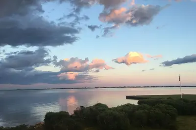 Image de Waterfront Beach House on Beautiful Shinnecock Bay