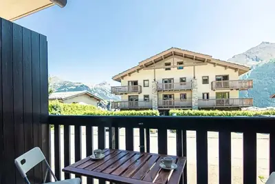 Image de Douillet et confortable avec balcon ensoleillé.