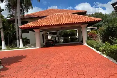 Image de Maison luxueuse très confortable à 5 minutes de l'océan.