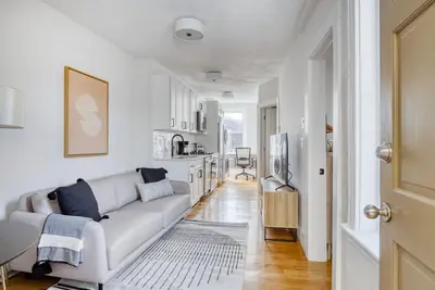 Image de Modern North End 2br w/ W/D on Salem St. , near dining, by Blueground