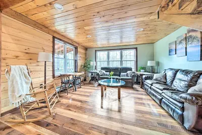 Image de 'Rose Valley House': Yard, Deck + Game Room!
