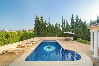 Villa Casa Santana avec vue sur les montagnes, piscine, terrasses et Wi-Fi.