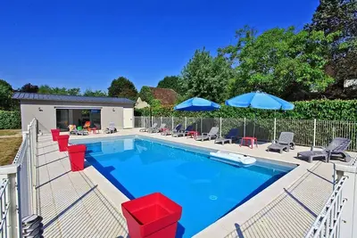 Image de Proche de Rocamadour, Région très touristique, vallée de la Dordogne, maison avec piscine privée clôturée.