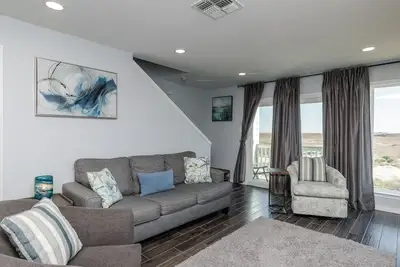 Image de Remodeled Condo at Beachfront Complex with Stunning Views & In-Unit Laundry