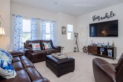 Image de Pet Friendly Townhome w Game Room and Fenced Yard