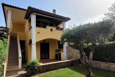 Image de Quiet apartment with sea view balcony, 5 mins to beach and shops
