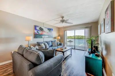Image de Bayshore Yacht & Tennis 216, Steps To The Sand, 4 Tennis Courts, Pool and Spa