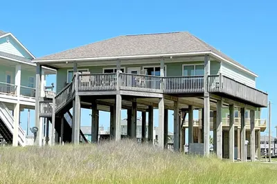 Image de Beaches Be Trippin' - Beach front, 4 bedrooms, great beach access!