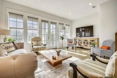 Image de Luxury home w/elevator, beach tram, & pool access | 50 ft to Peddler's Pavilion