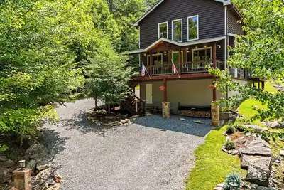 Image de Beech Mtn Cabin - 4 Br- Great Yard, 2 Dogs, Fire Pit, Very Clean, Central Ac
