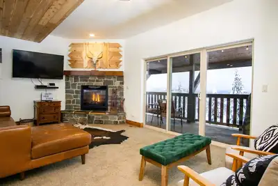 Image de Schweitzer Mt. Townhome - Pet Friendly, Sleeps 12
