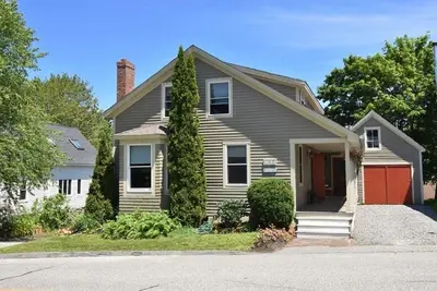 Image de Phenomenal location in Bath, Me- Comfortable, 3 Br, 2 bath, Close to Everything!