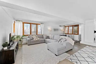 Image de White Stone House: Pet-Friendly on 10 Acres!