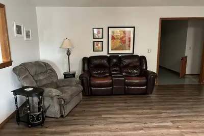 Image de Spacious three bedroom home with two car garage