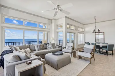 Image de Amazing 7th Floor Penthouse Unit with Gorgeous Ocean & Marsh Views!