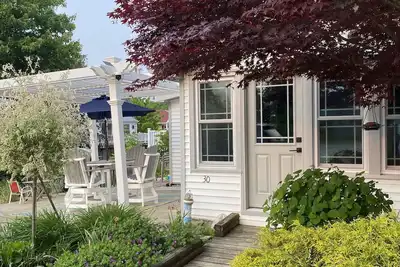 Image de CoZzzy Family Cottage on Lake Erie with Crib & Bunks!