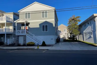 Image de Prime location and great space for large families.