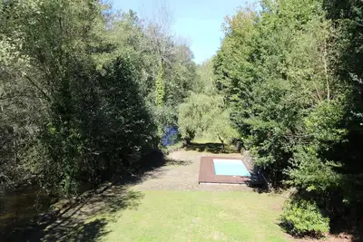 Image de 150 meters of private riverfront
