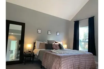 Image de 4br Beach Home - 30+ Day Stays - Yard & Fireplace