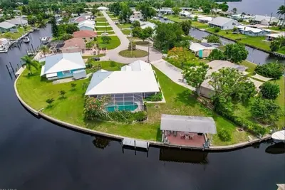 Image de Waterfront Sunset Property