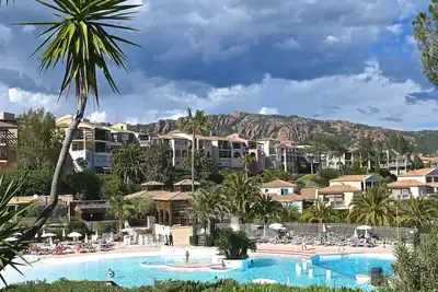 Image de Joli appartement pour 4 personnes avec piscine, Wifi, Tv, terrasse, animaux admis et parking