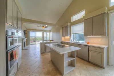 Image de Long-term (30-day minimal) Oceanside quiet house with a view, 7 miles to beach