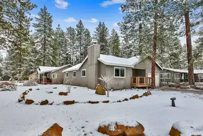 Image de Great price! Cozy family-friendly home 3b2b, in-unit laundry - Max 8 guests