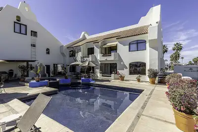 Image de Best Location in Cabo Marina with Pool Access!