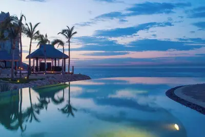 Image de Romantic Ocean front Luxury Condo In the heart of Cabo San Lucas