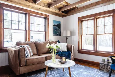 Image de Whimsical Woodland Cottage in Stone Ridge Ny