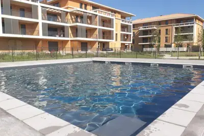 Image de Studio neuf avec jardin, dans résidence avec piscine
