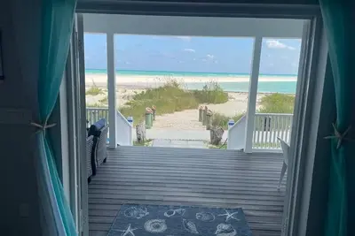 Image de Sandy & Salty Beach Cottage