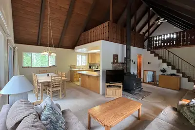 Image de Mountain Cabin Chalet- 3 Bedrm+ Loft Play Room in Arnold-BearValley, Pet-Friendly