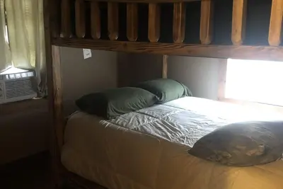 Image de Cozy house close to public boat launch.