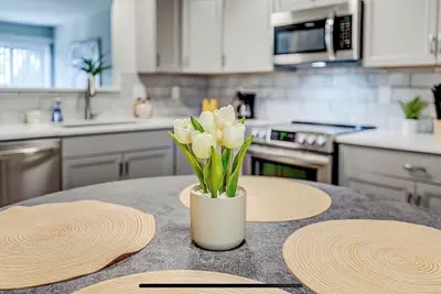 Image de Discover Your Perfect Retreat: Experience the Comfort of a Home Away From Home