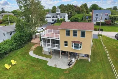 Image de Sunset View Roof Deck, Huge Patio, 3 Level Home, Walk to Roger Wheeler Beach!