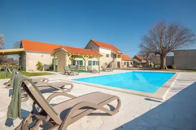 Image de Belle maison de 4 chambres Ă Ljubotic