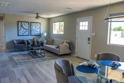 Beautifully renovated home. Centrally located, minutes from Asu & spring training