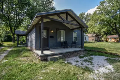 Image de Bright 1 Br with Full Kitchen and Huge Yard
