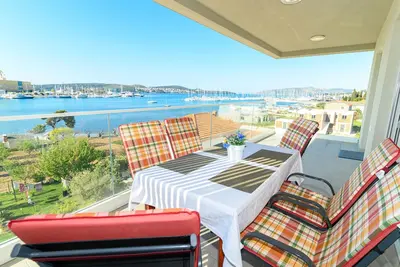 Superbe appartement à Seget Donji