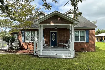 Image de Spacious & Newly Updated 3 Br 2 Ba cottage, walkable to St. Marys waterfront