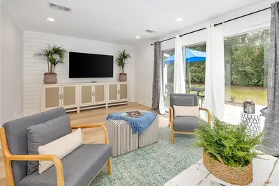 Image de Location! *2 Pools *Walk To Beach & Pier Village*